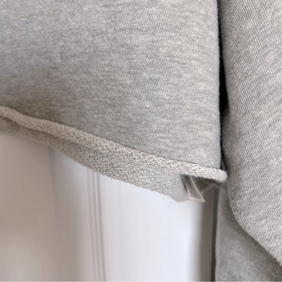 Cropped Sweatshirt 🩶 - Picture 4 of 7